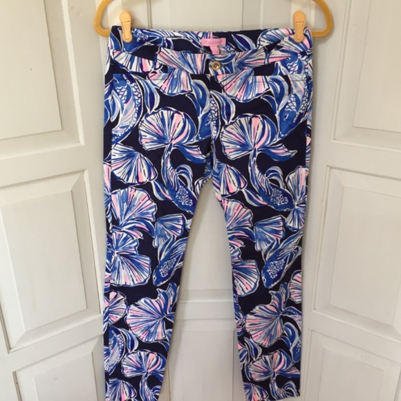 Lilly Pulitzer Blue and Pink Cropped Beachy Pants - Picture 2 of 13